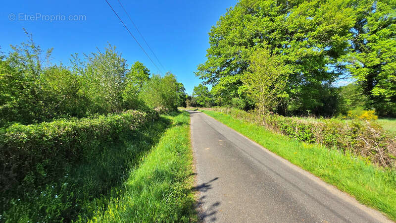 Terrain à ORADOUR-SUR-GLANE