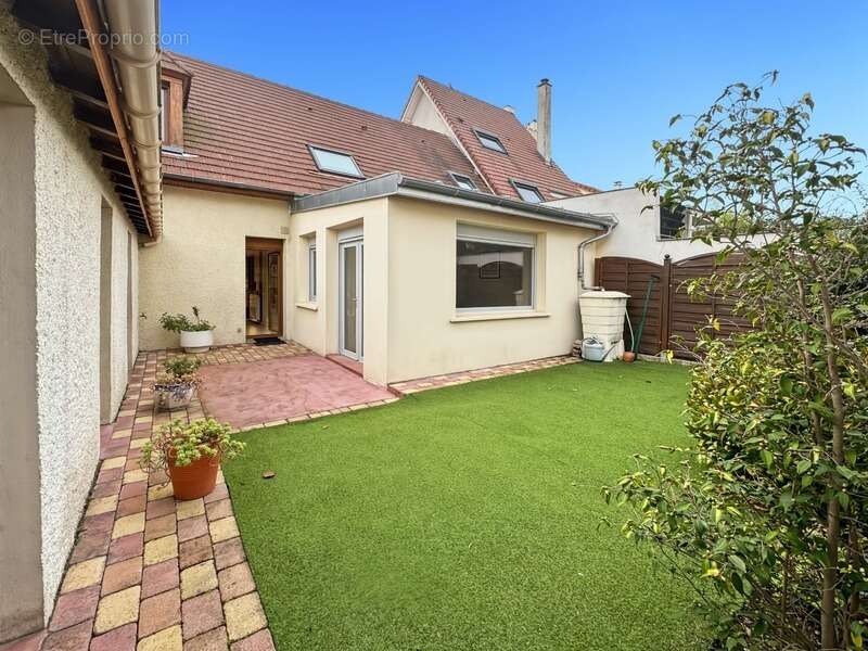 Maison à COURBEVOIE