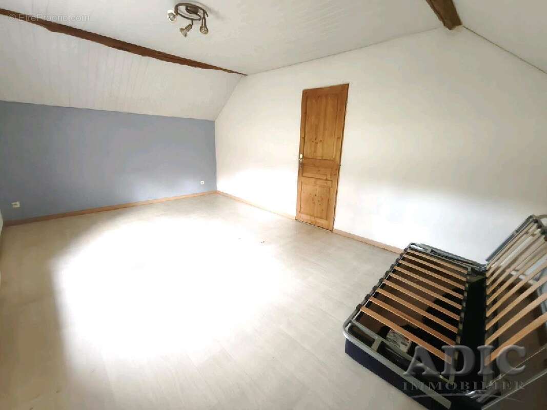 Maison à VER-SUR-LAUNETTE