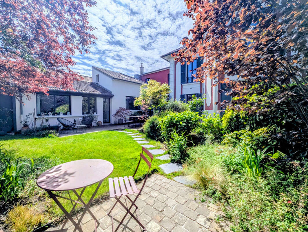 Maison Fontenay-aux-Roses 8 pièces de 200m² avec jardin - photo 2