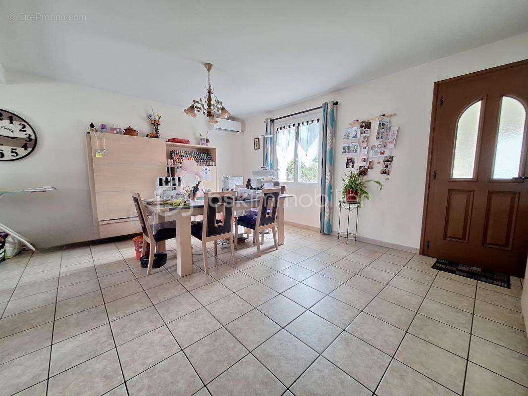 Maison à SAINT-DENIS-DE-L'HOTEL