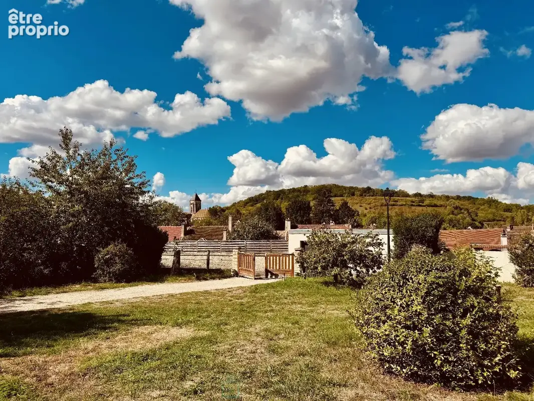 VÉTHEUIL  Maison individuelle avec jardin, garage et vue sur le village - photo 4