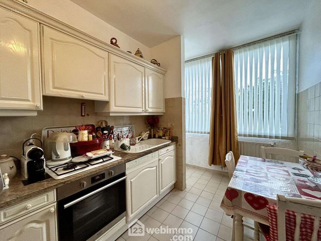 Cuisine indépendante équipée - Appartement à BASTIA