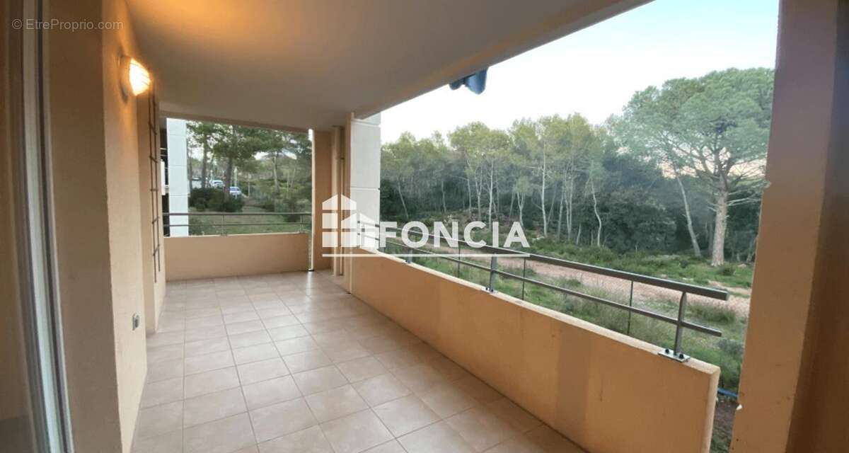 Appartement à ROQUEBRUNE-SUR-ARGENS