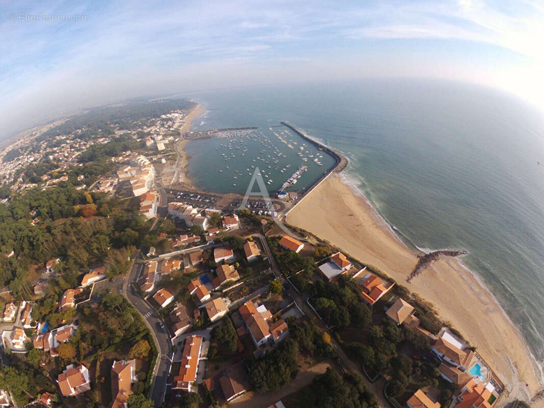 Terrain à JARD-SUR-MER