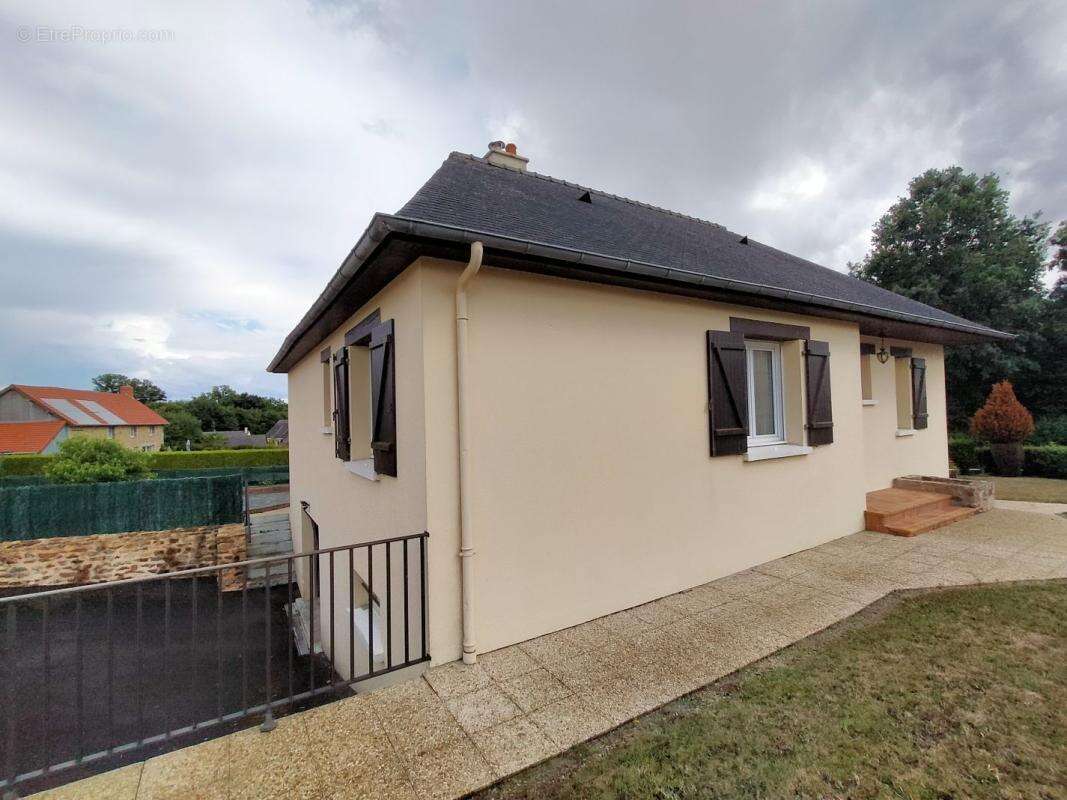 Maison à VILLAINES-LA-JUHEL