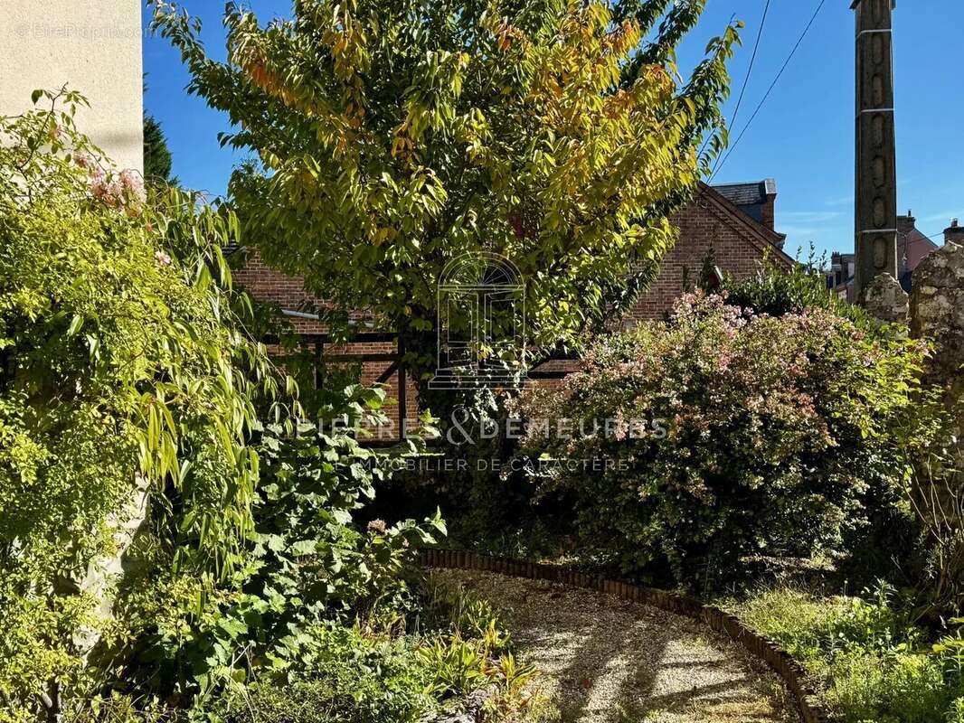 Maison à BRINON-SUR-SAULDRE