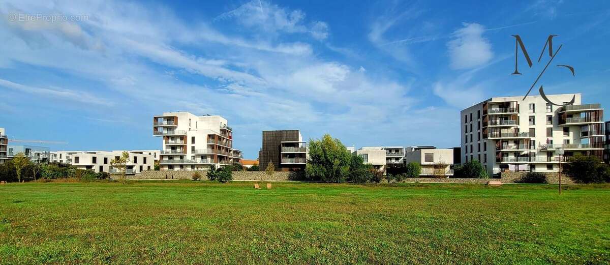 Appartement à BEAUZELLE