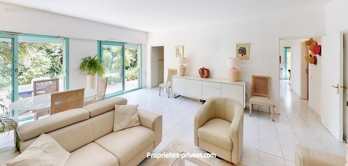 Appartement à MANDELIEU-LA-NAPOULE