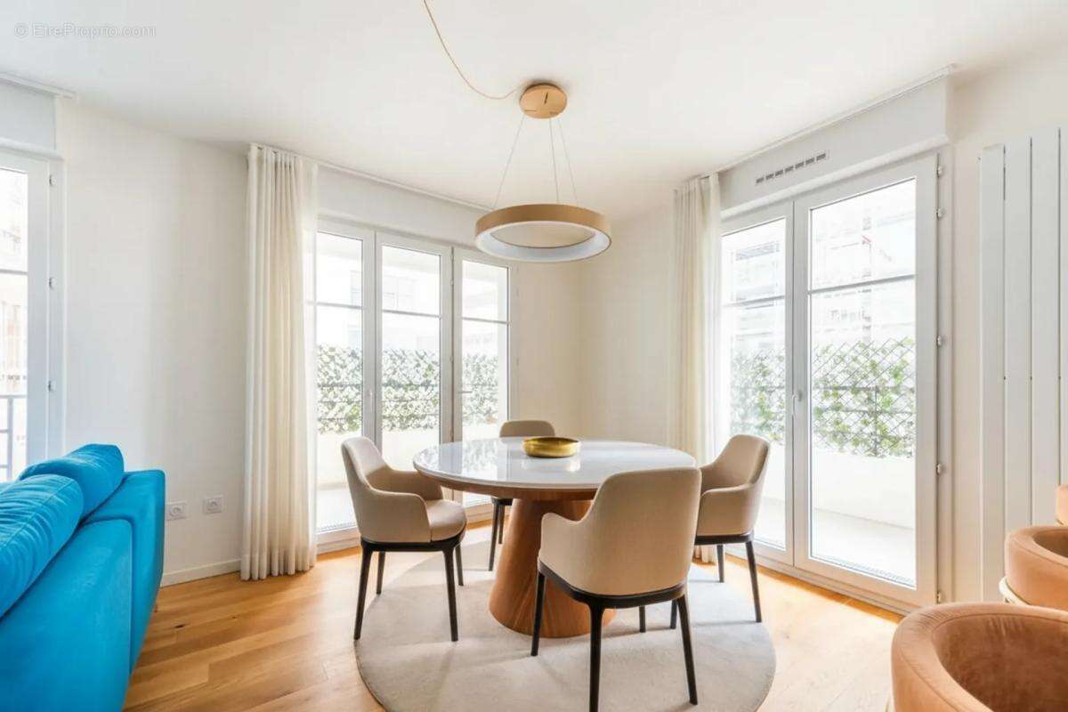 Appartement à COURBEVOIE