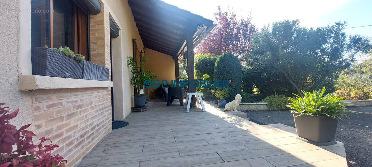 Maison à NEGREPELISSE