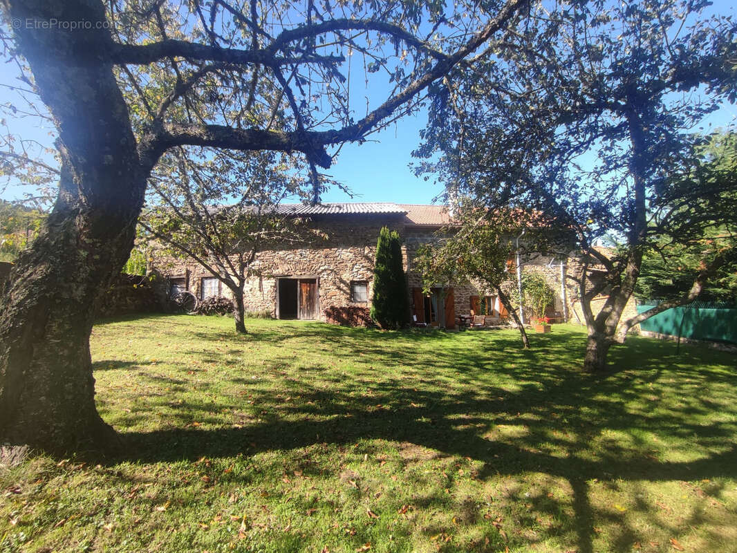 Maison à SAINT-SAUVEUR-LA-SAGNE