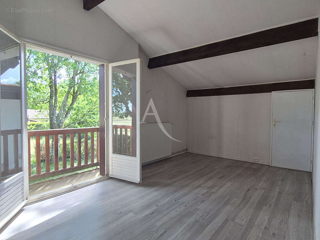 Léognan  - Maison de 128m²  avec travaux sur une belle parcelle de plus de 1 000m² - photo 6