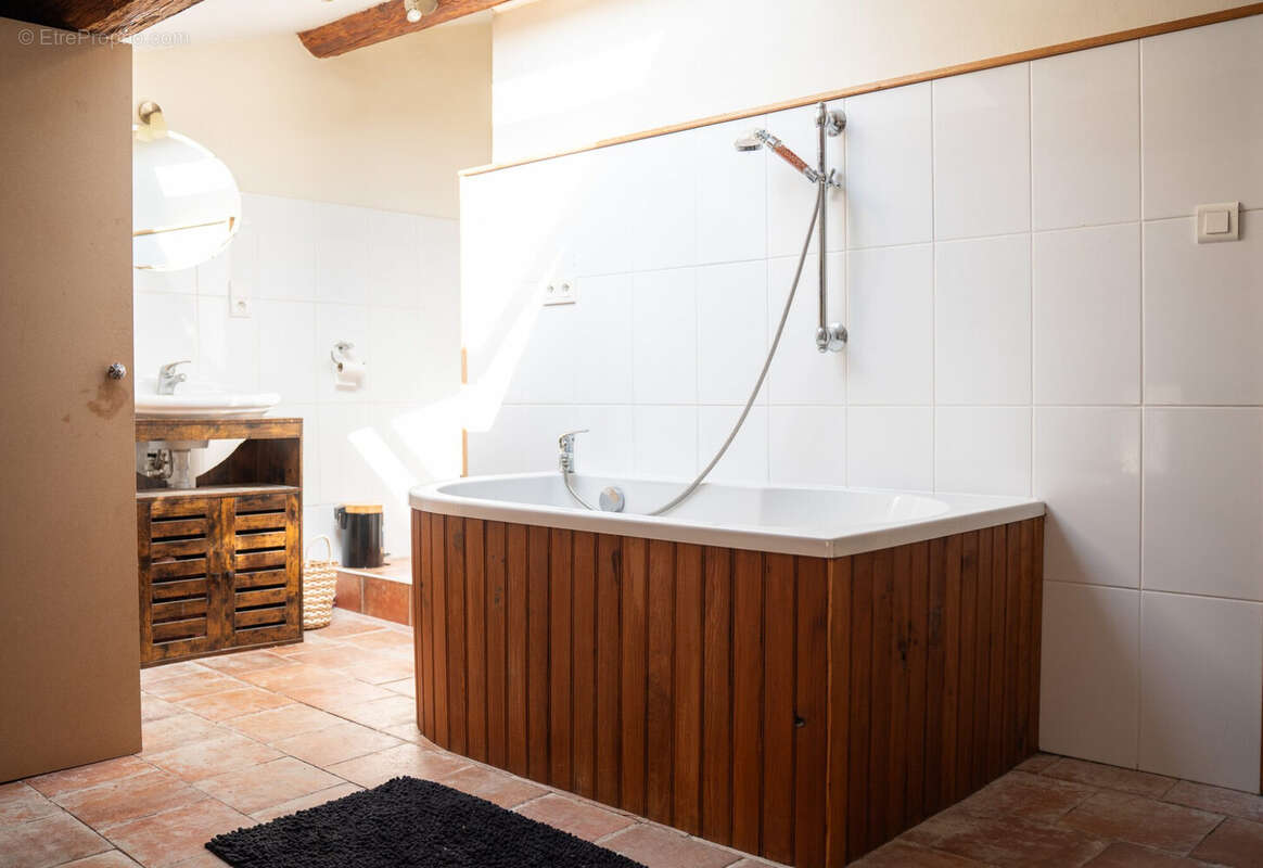 Maison 220 m² à Pouzolles  - photo 6