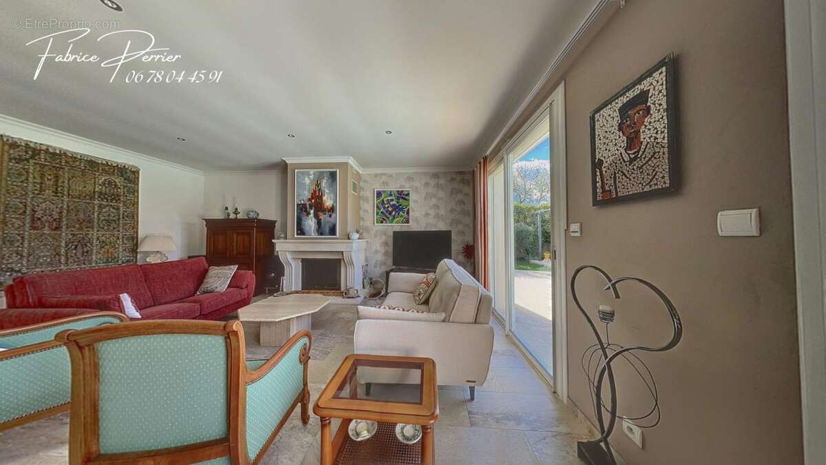 Maison à MONTBOUCHER-SUR-JABRON