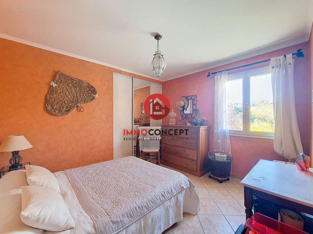 Maison à SAINT-LAURENT-DES-ARBRES