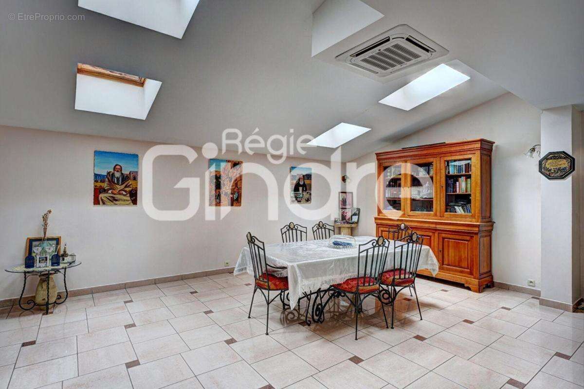 Maison à VILLEURBANNE