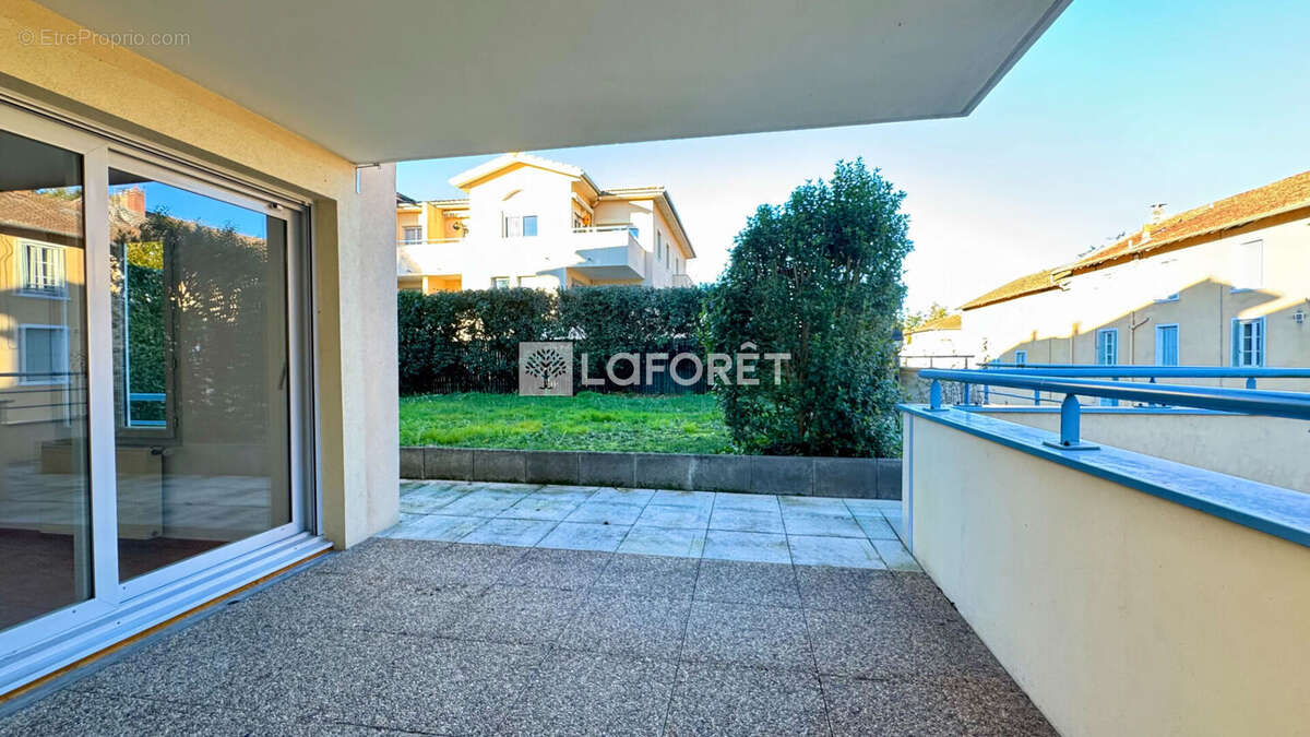 Appartement à L'ARBRESLE