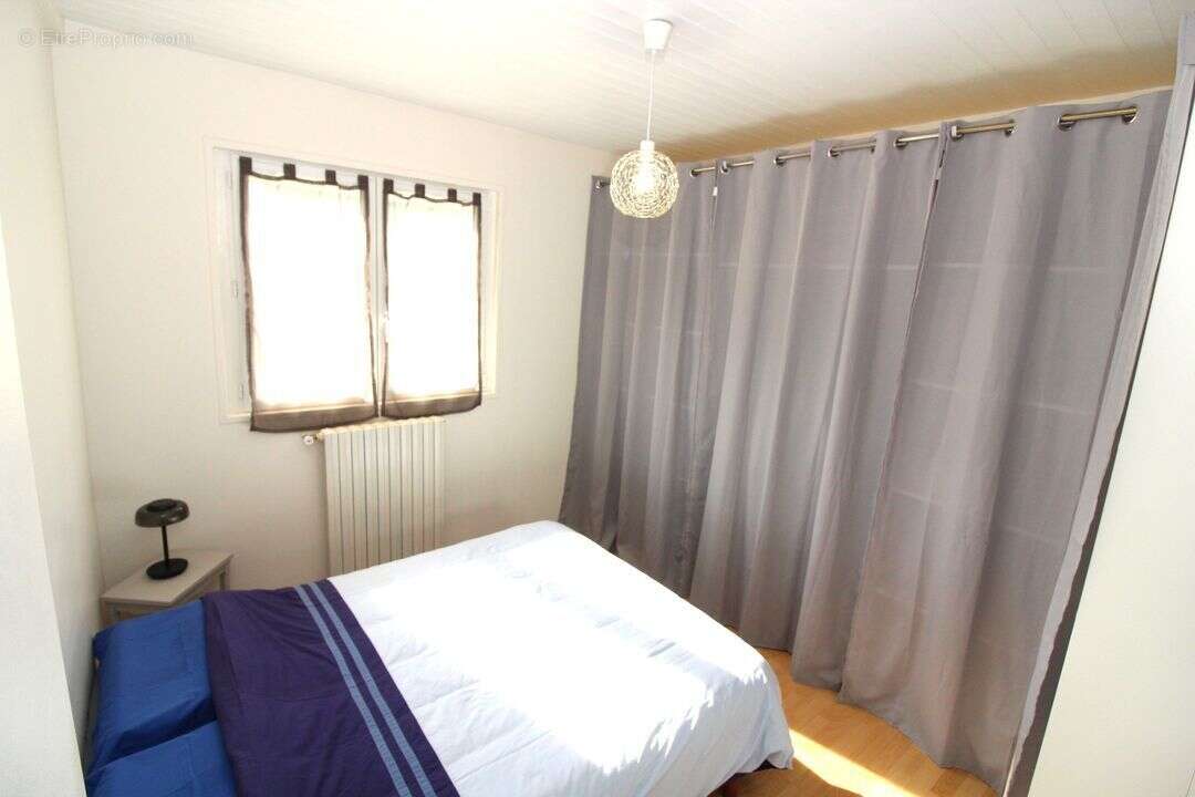 6 MINUTES LANGON - PAVILLON ANNEES 70 - RENOVATION - VUE - Maison à LANGON