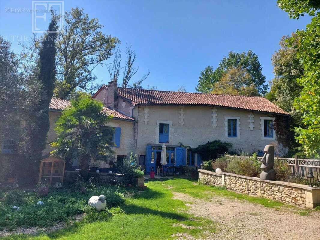 Maison à BOURDEILLES