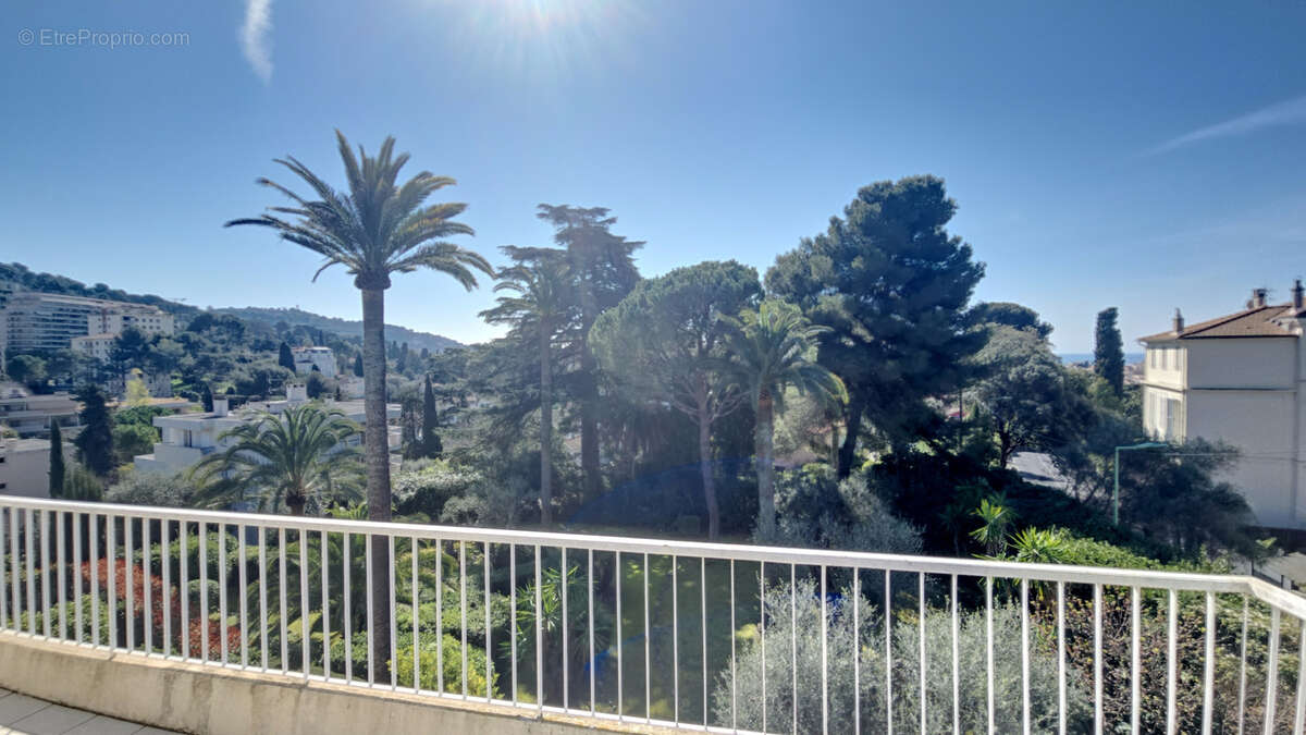 LE CANNET à vendre 4 pièces de 112 m2 en dernier étage avec terrasses cave et garage - photo 5