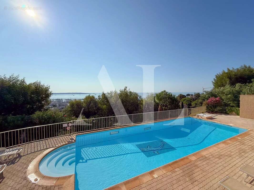 Appartement à VALLAURIS