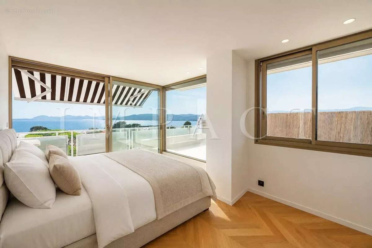 Juan-Les-Pins  Appartement 5P en duplex avec piscine et vue mer panoramique à vendre - photo 6