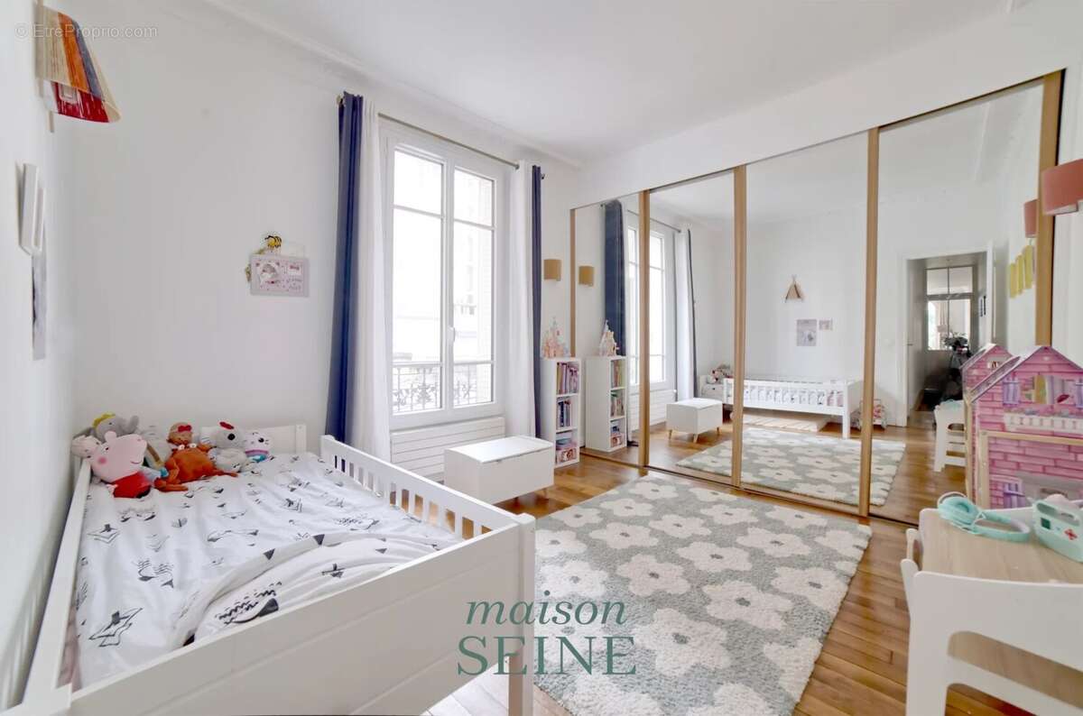 Appartement à NEUILLY-SUR-SEINE