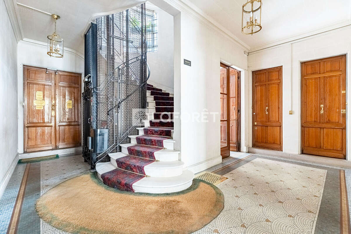 Appartement à PARIS-17E