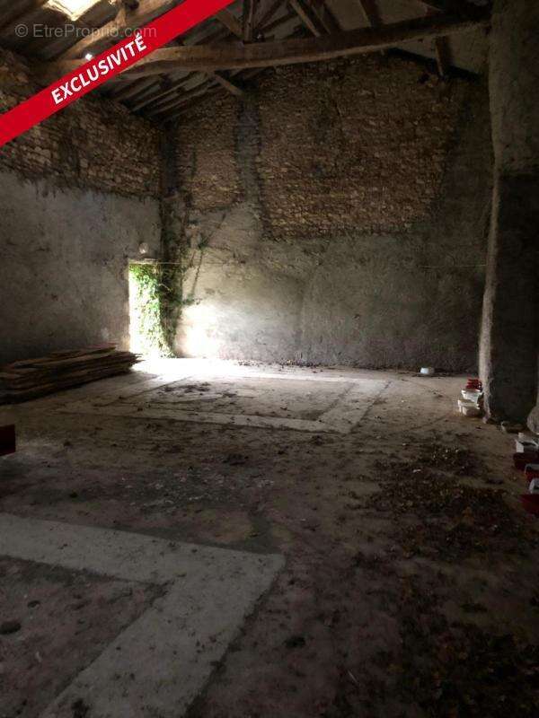 Belle grange et hangar en sortie de hameau - photo 6