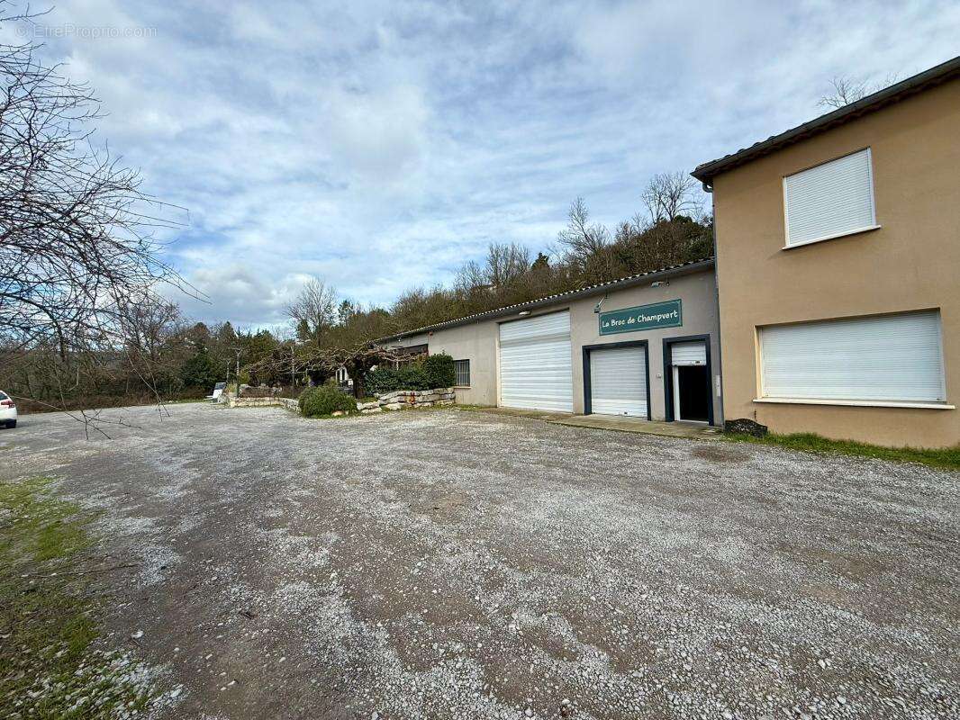 Local commercial et/ou professionnel à vendre - photo 3