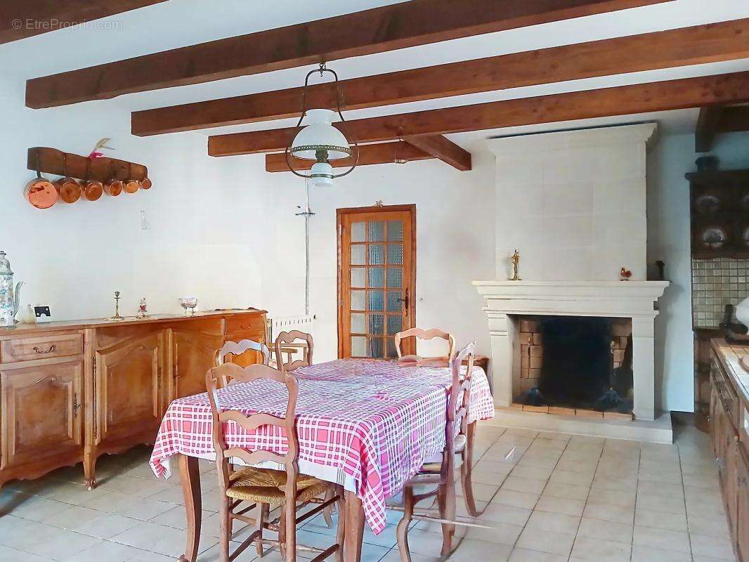 Maison à BARBEZIEUX-SAINT-HILAIRE