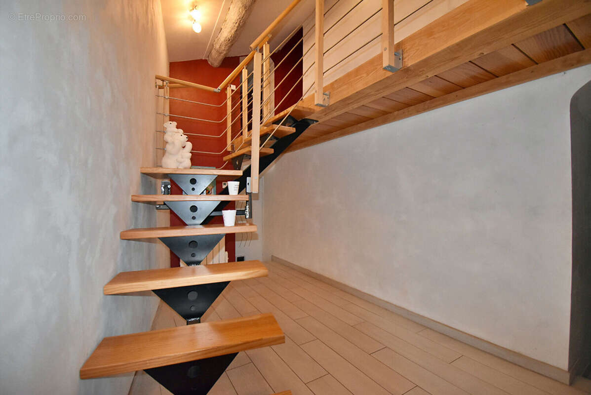 Maison à SAINT-PRIEST-LA-ROCHE