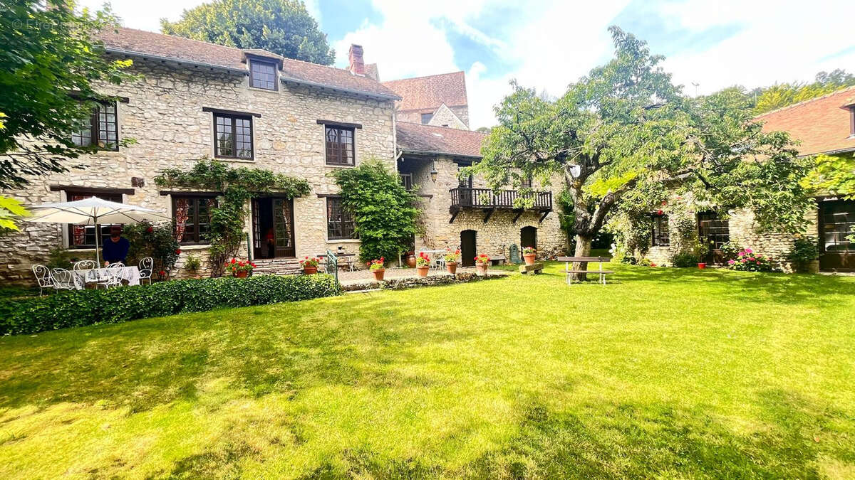 Maison à JUMEAUVILLE