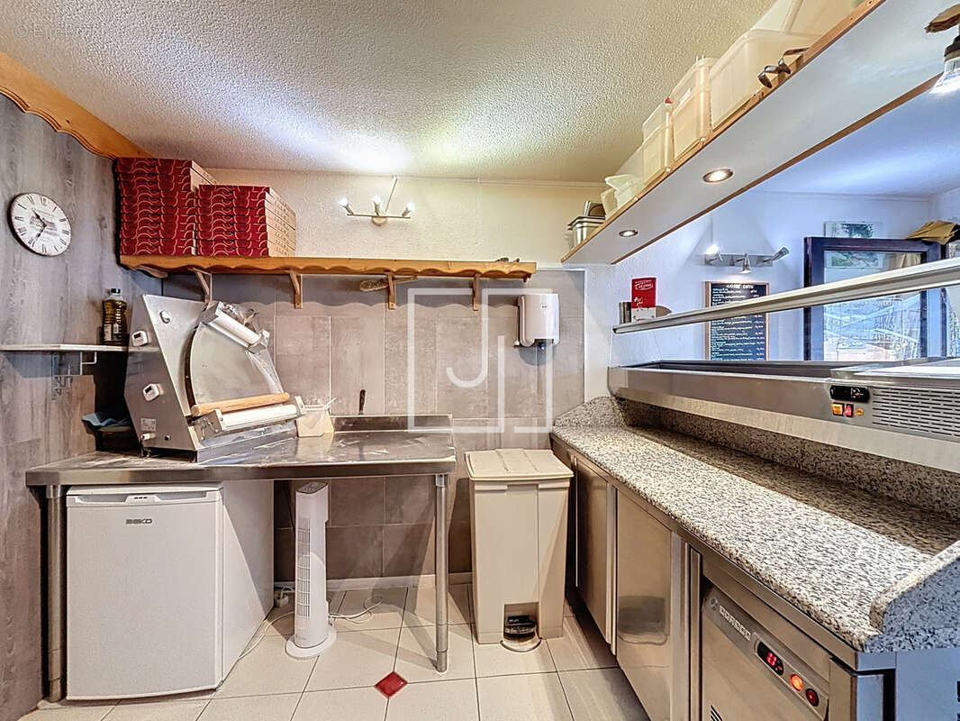 Commerce à ENCHASTRAYES