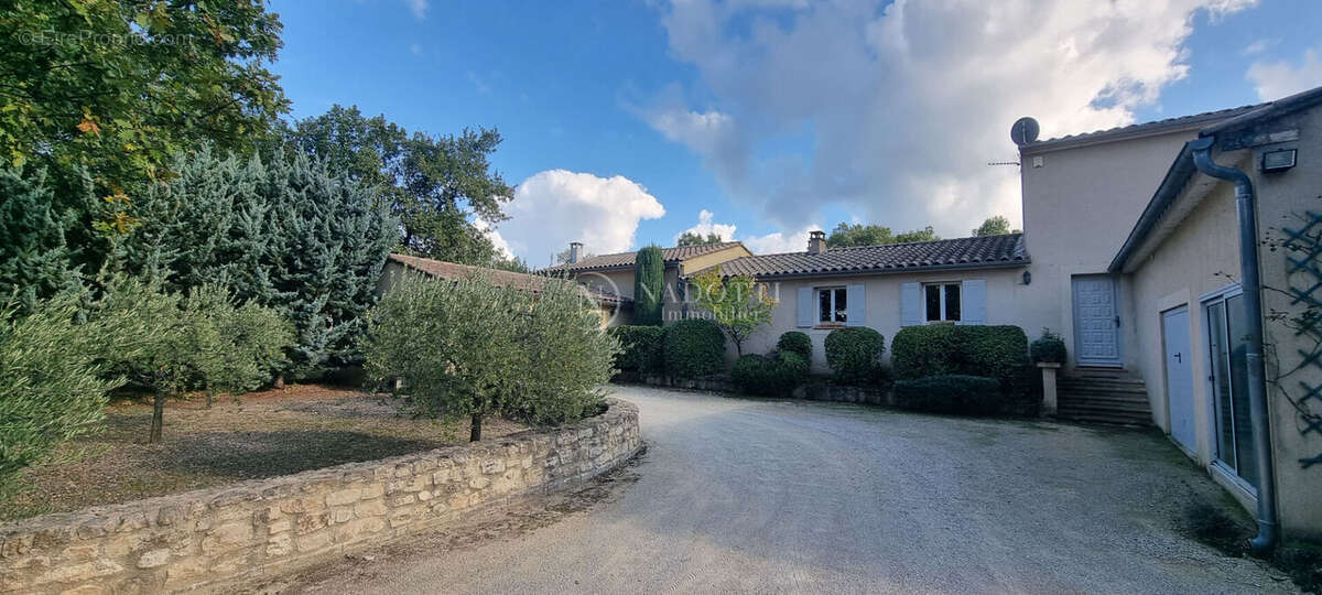 Maison à LACOSTE