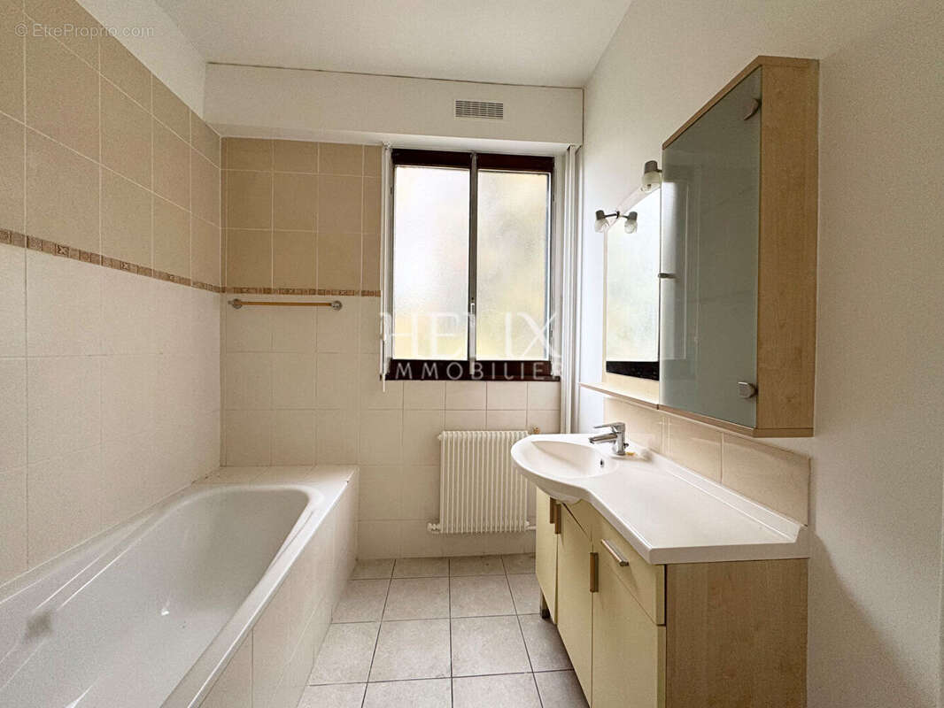 Appartement à LE MESNIL-LE-ROI