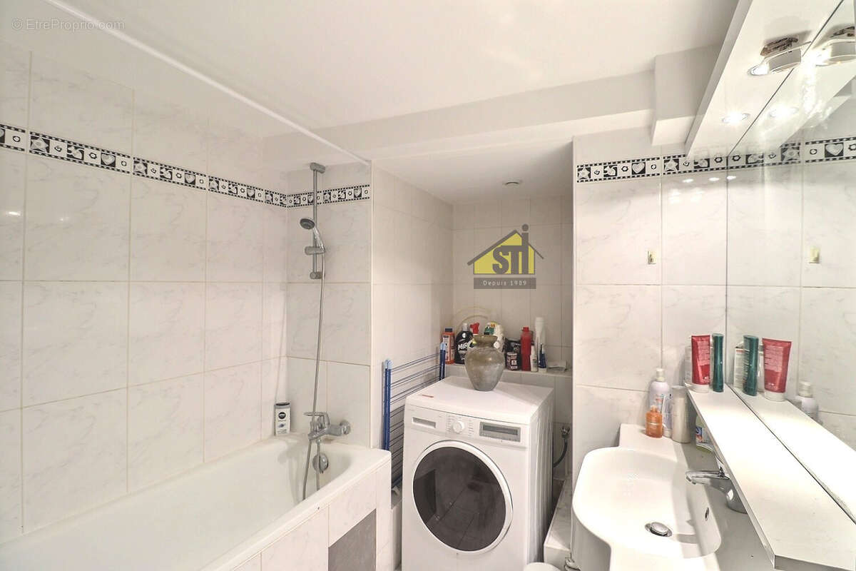 Appartement à PARIS-14E