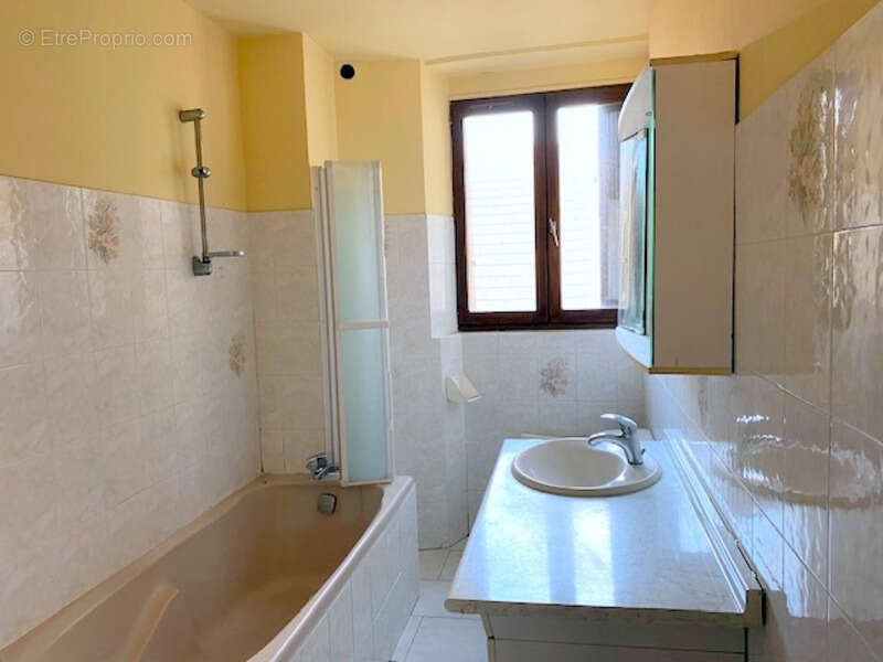 Appartement à VILLENEUVE-L'ARCHEVEQUE