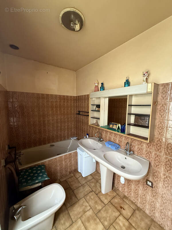 Maison à LA QUEUE-LES-YVELINES