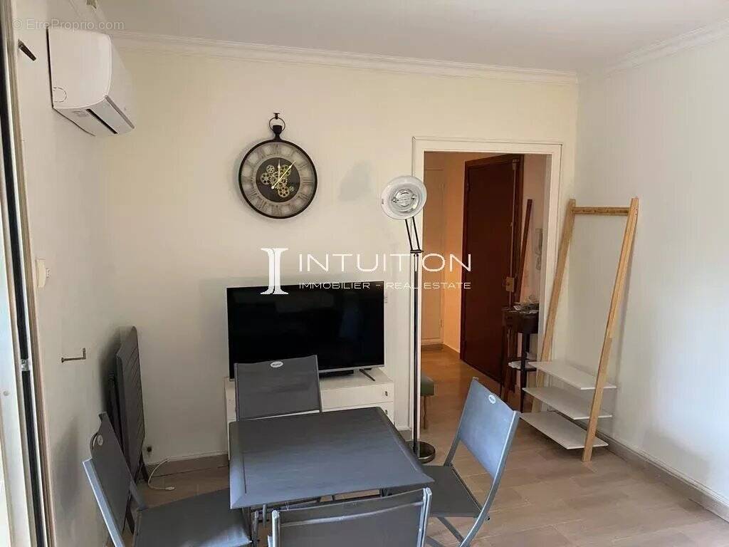 Cannes - Croix-des-Gardes : Appartement rez-de-jardin dans une résidence avec piscine d'une superficie totale de 44,06 m² - photo 3