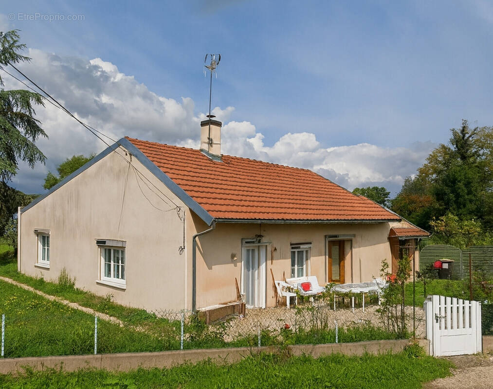 Maison à LA VILLENEUVE
