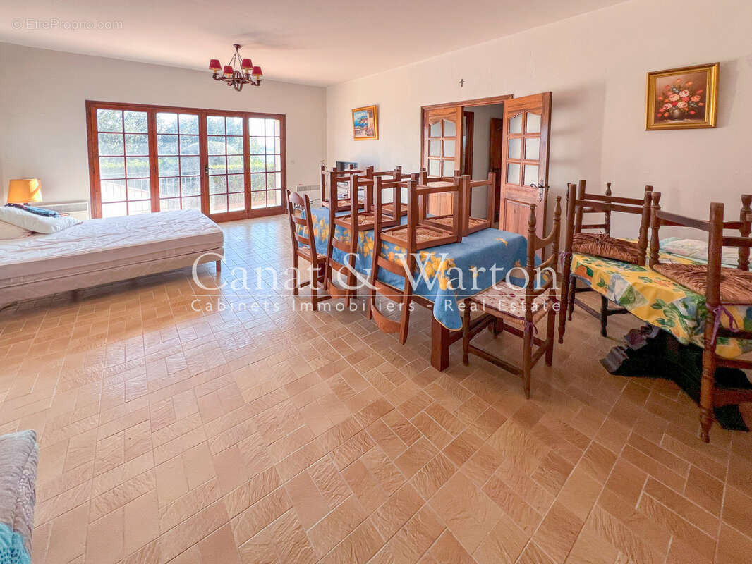 Belle vue mer: villa à cavalaire dans un lotissement recherché - photo 2