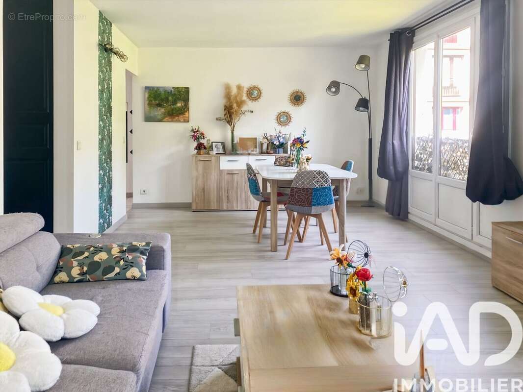 Photo 2 - Appartement à BRIE-COMTE-ROBERT