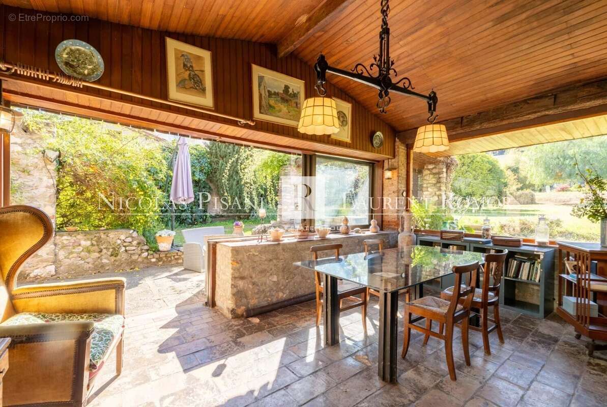 Maison à SAINT-LAURENT-DU-VAR