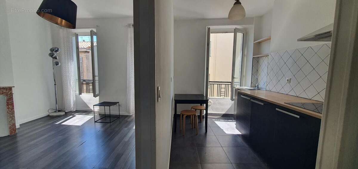 Appartement à MARSEILLE-3E