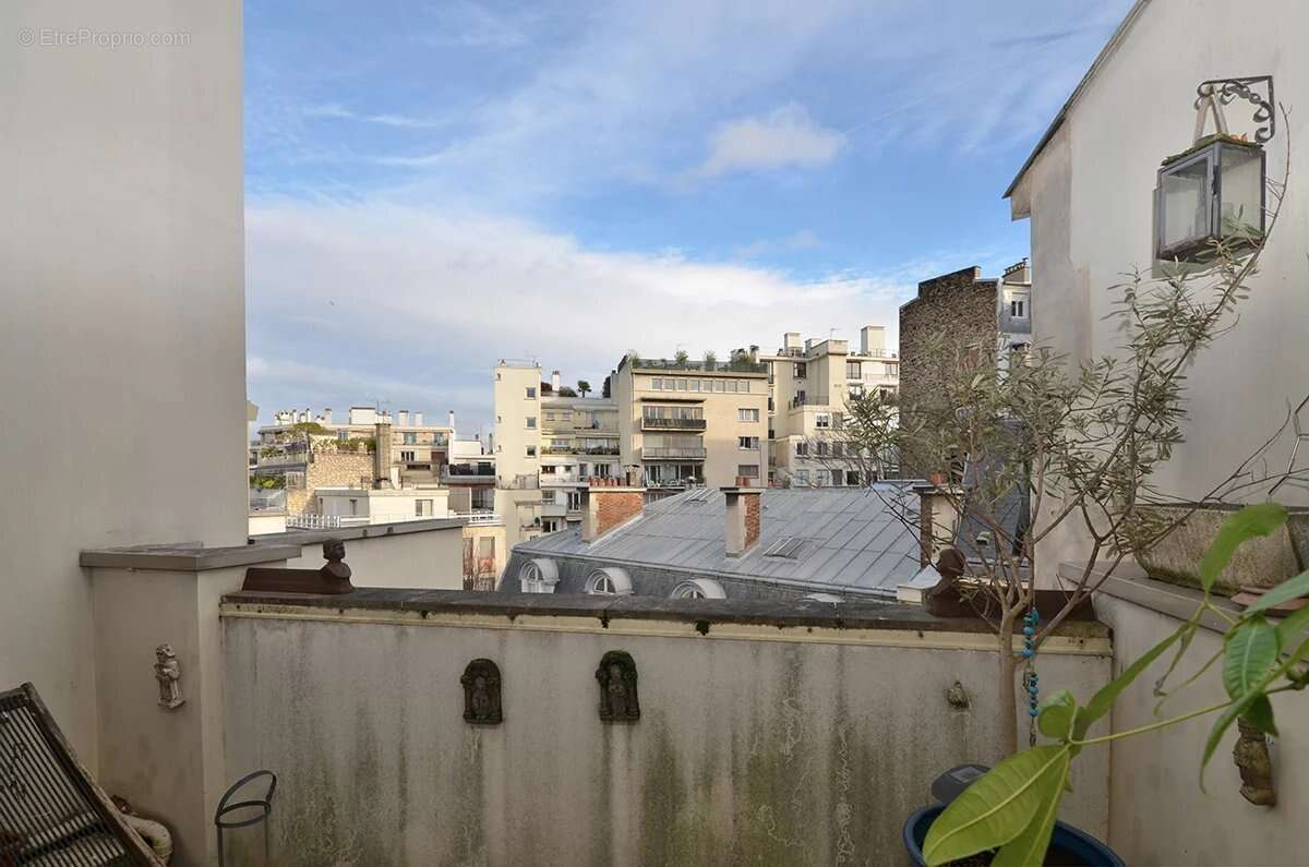 Appartement à PARIS-16E