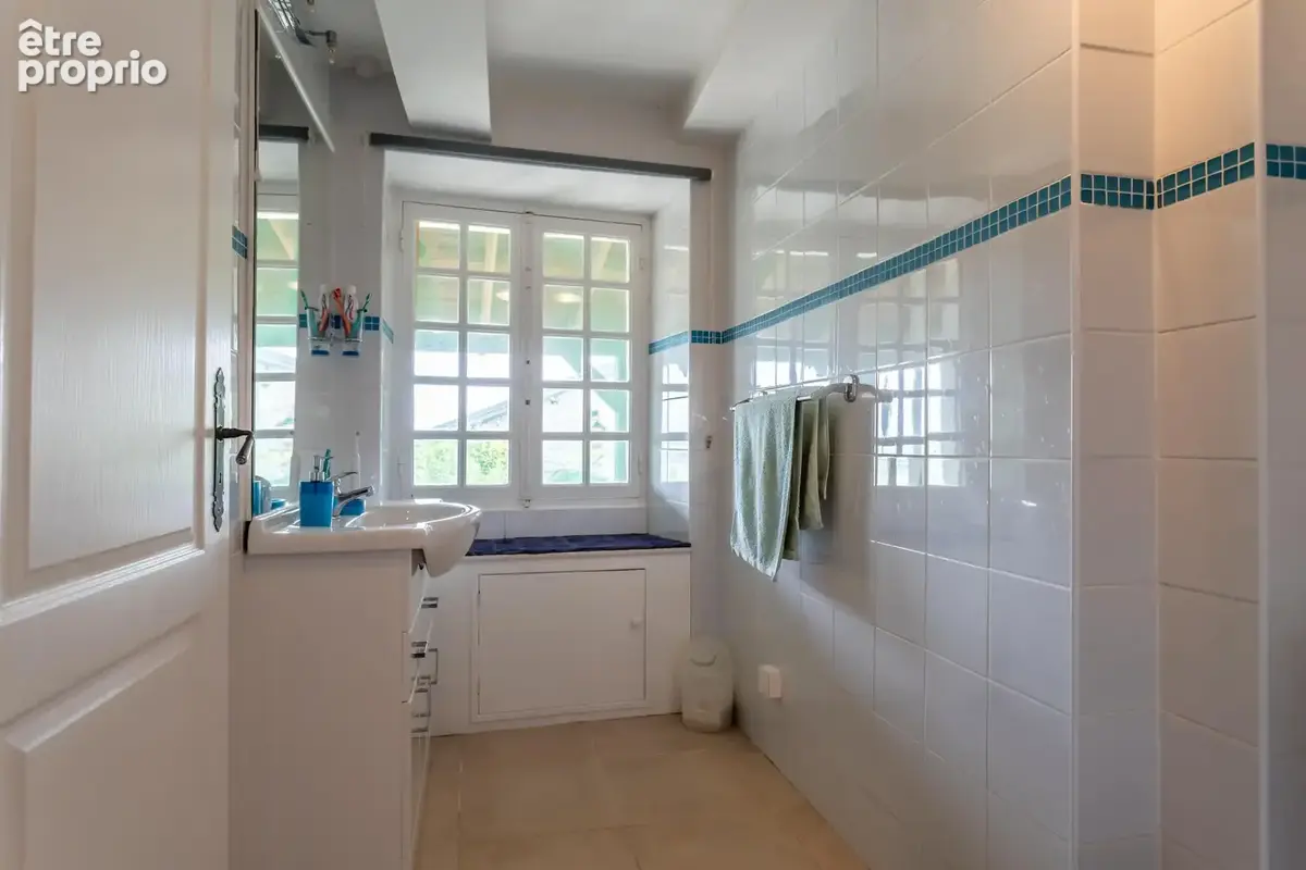 Maison de campagne avec piscine, atelier de poterie, dépendances et garage - photo 28