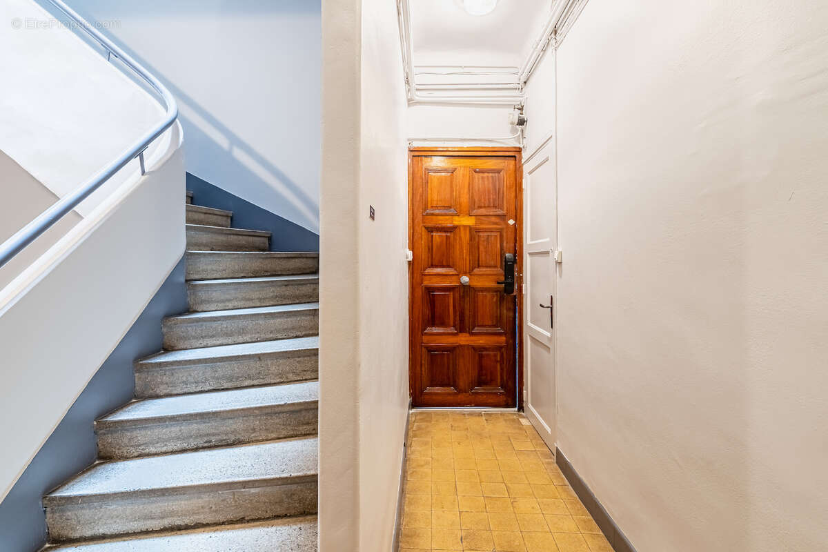 Appartement à MARSEILLE-1E