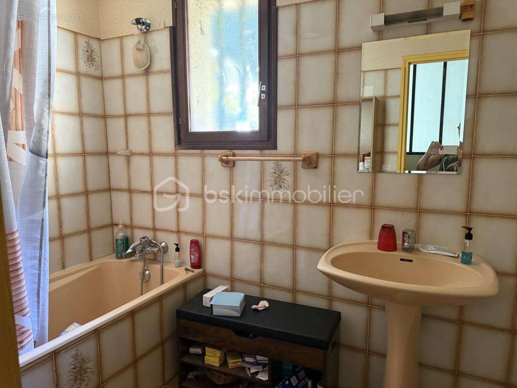 Maison à LA ROQUE-SUR-CEZE